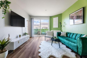 Spacious Home, 2 Beds, Pool, Hot tub, Gym, Free Parking